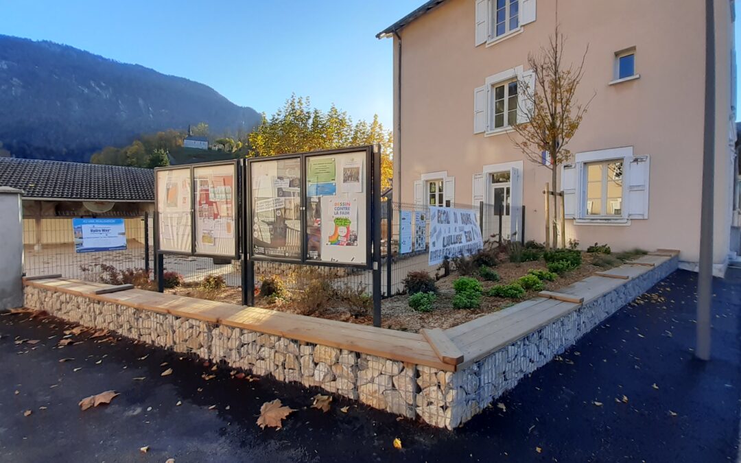 Déminéralisation de la cour des écoles primaire et maternelle du Bourg